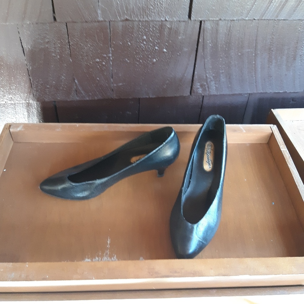 Black dress shoes